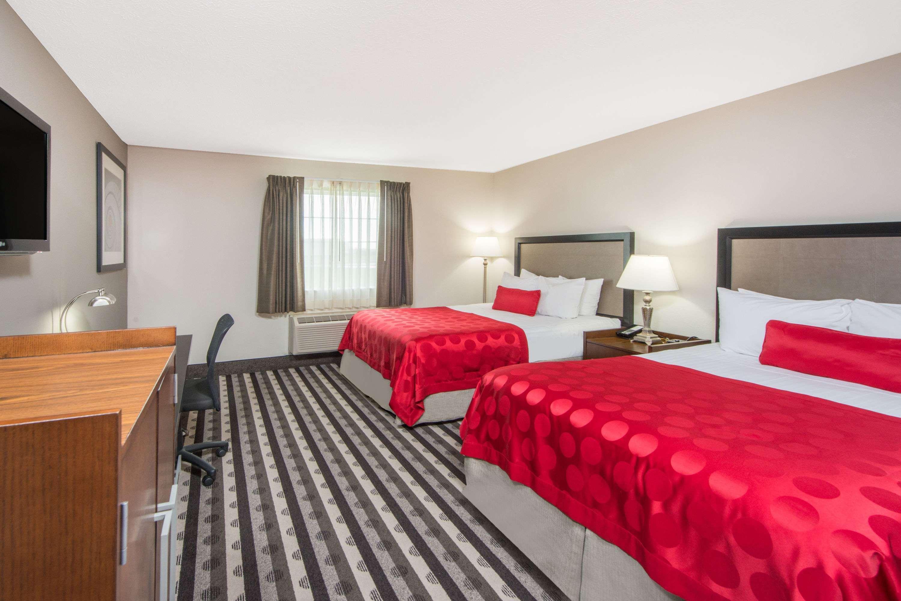 Ramada By Wyndham Springfield North Hotel Exterior photo